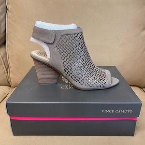 Bnib Vince Camuto Dastana Hippo Grey Nubuck Leather Bootie Sz 9